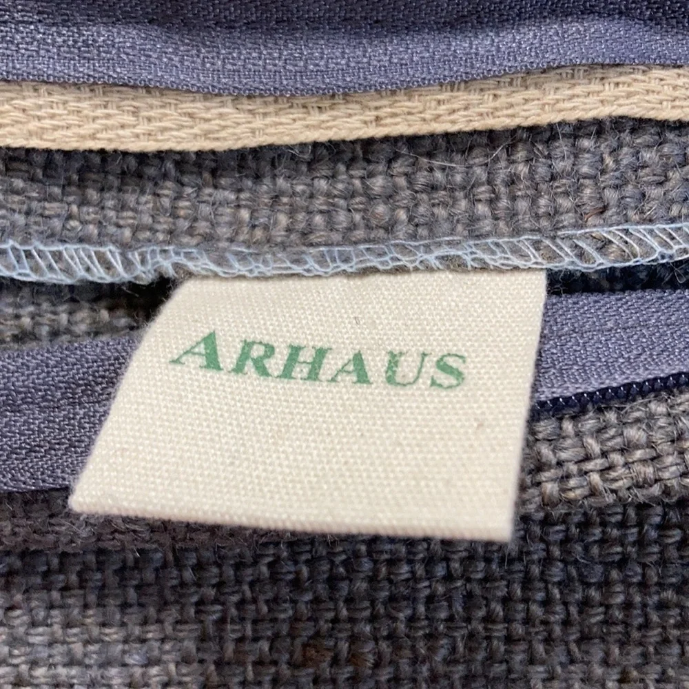 𝅺ARNAUS embroidered gray / beige pillowcase . Made in India .